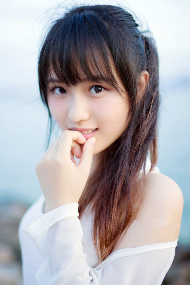如果爱一个人，那么就会心甘情愿为他而改变。如果一个人在你面前我行素，置你不喜欢的行为而不顾，那么他就是不爱你。所以如果你不够关心他或是他不够关心你，那么你就不爱他或他不爱你。